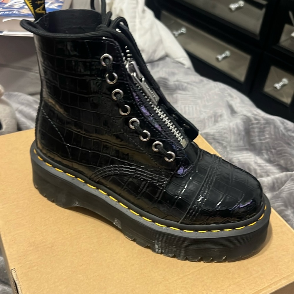 Dr Martens platform boot